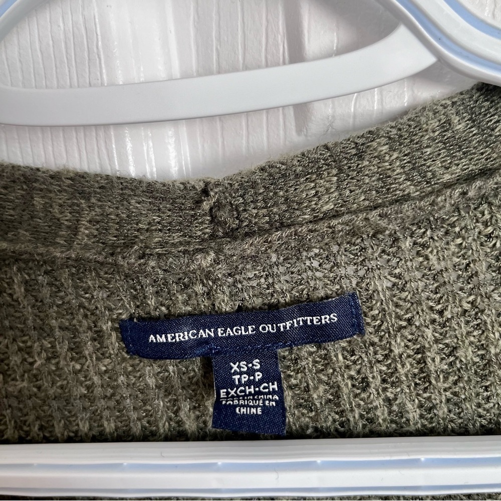 3/25$💥 American Eagle Cardigan green knit long sleeve women small buttons fall - Picture 2 of 4